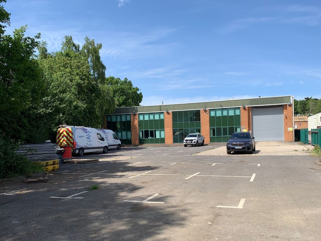 Industrial to let in Unit 1, Pincents Kiln Industrial Park, Calcot, Reading RG31, £138,132 pa