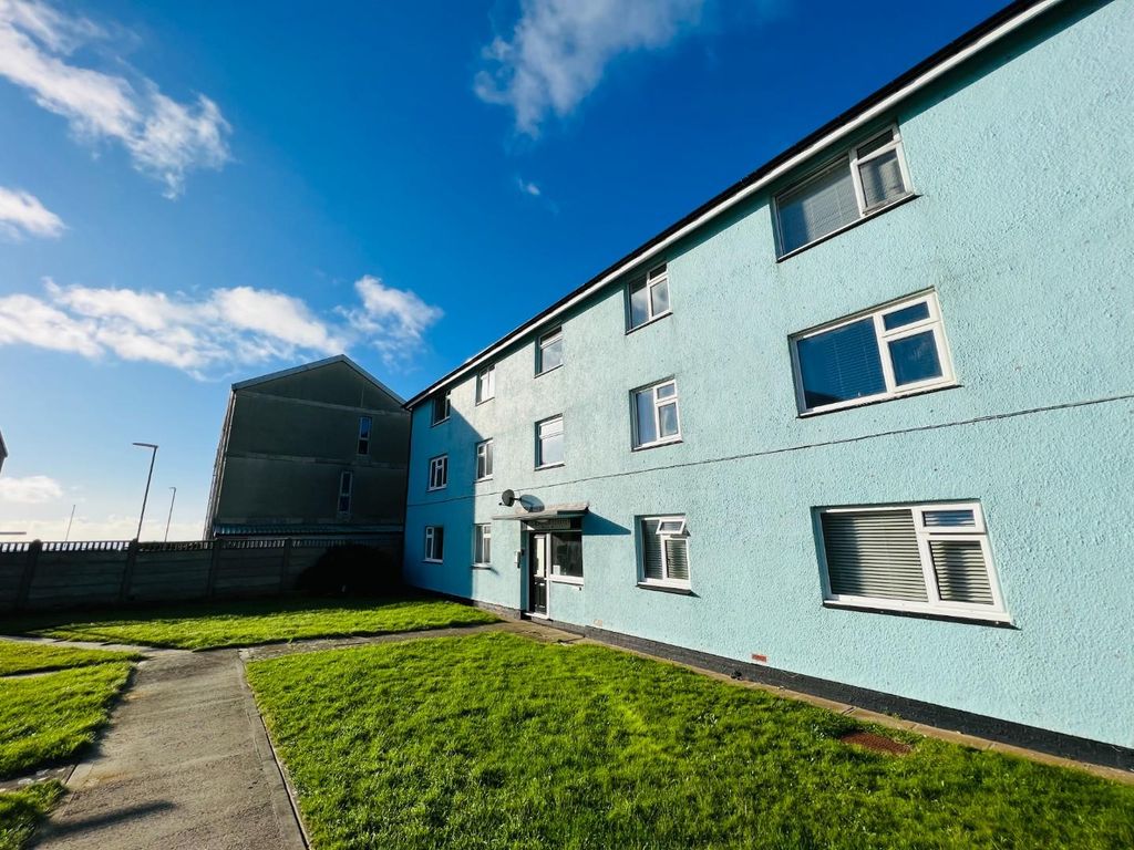 2 bed flat to rent in Cornwell Court, Weston, Portland DT5, £875 pcm