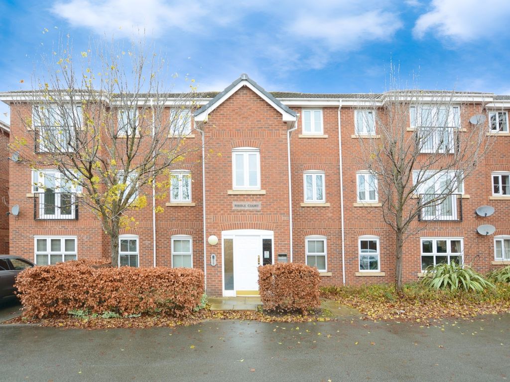 2 bed flat to rent in Waterfall Close, Wilnecote, Tamworth B77, £775 pcm