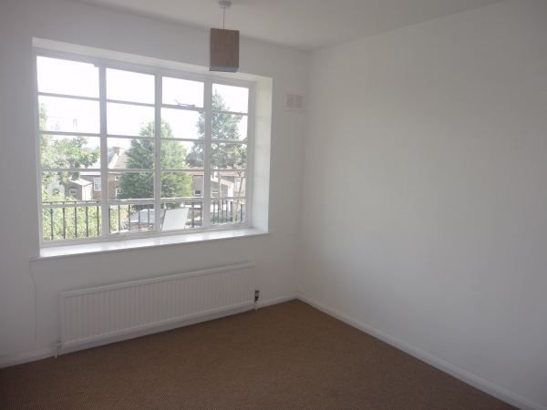 2 bed flat to rent in Station Chambers, Brownlow Road, London N11, £1,600 pcm