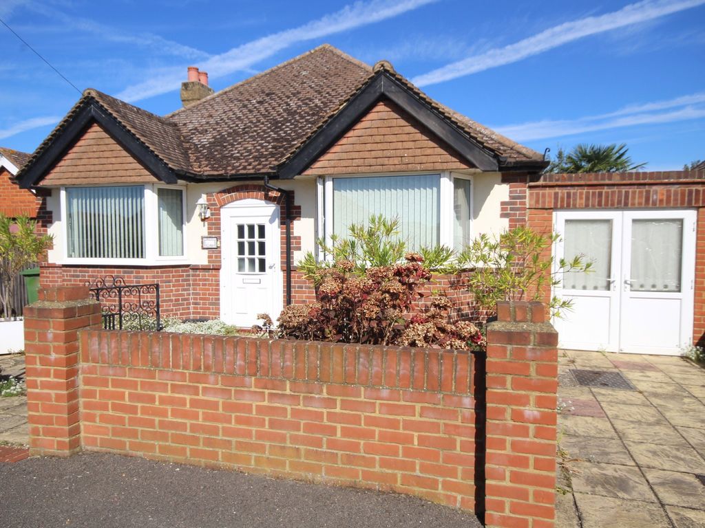1 bed detached bungalow for sale in Kingsway, Staines-Upon-Thames TW19, £400,000