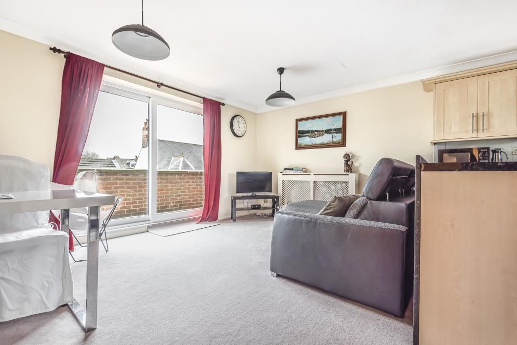 2 bed flat to rent in Cedar Terrace, Richmond TW9, £2,250 pcm