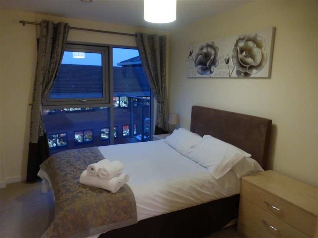 2 bed flat to rent in Beckhampton Street, Swindon SN1, £1,175 pcm