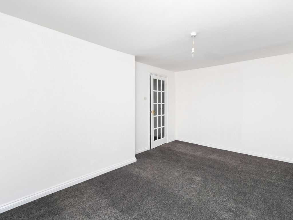 2 bed flat to rent in High Street, Saffron Walden CB10, £950 pcm