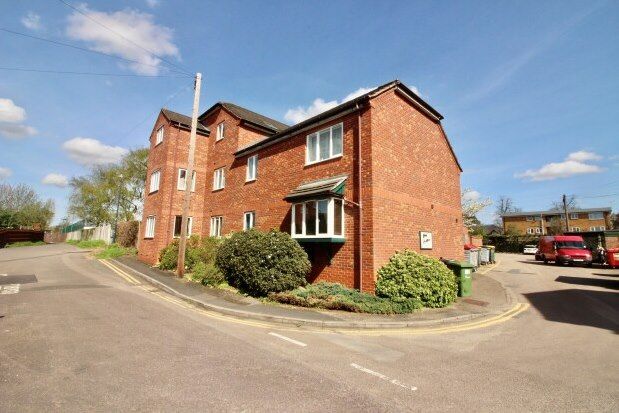2 bed flat to rent in Cornwall House, Leamington Spa CV32, £950 pcm