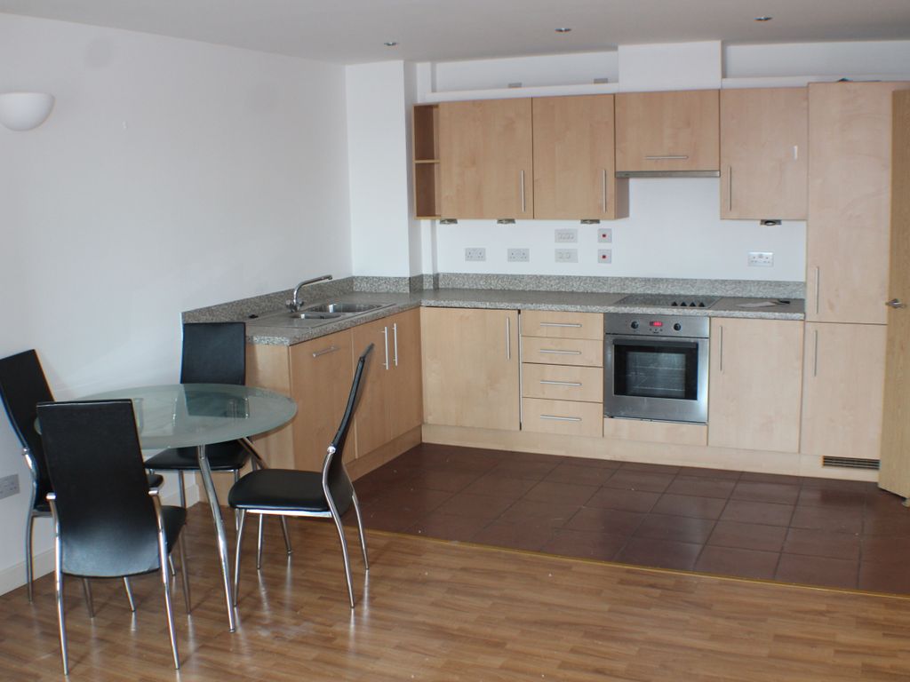 2 bed flat to rent in Queens Road, Nottingham NG2, £1,200 pcm
