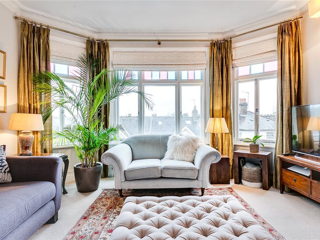 2 bed flat for sale in Castelnau Gardens, London SW13, £685,000