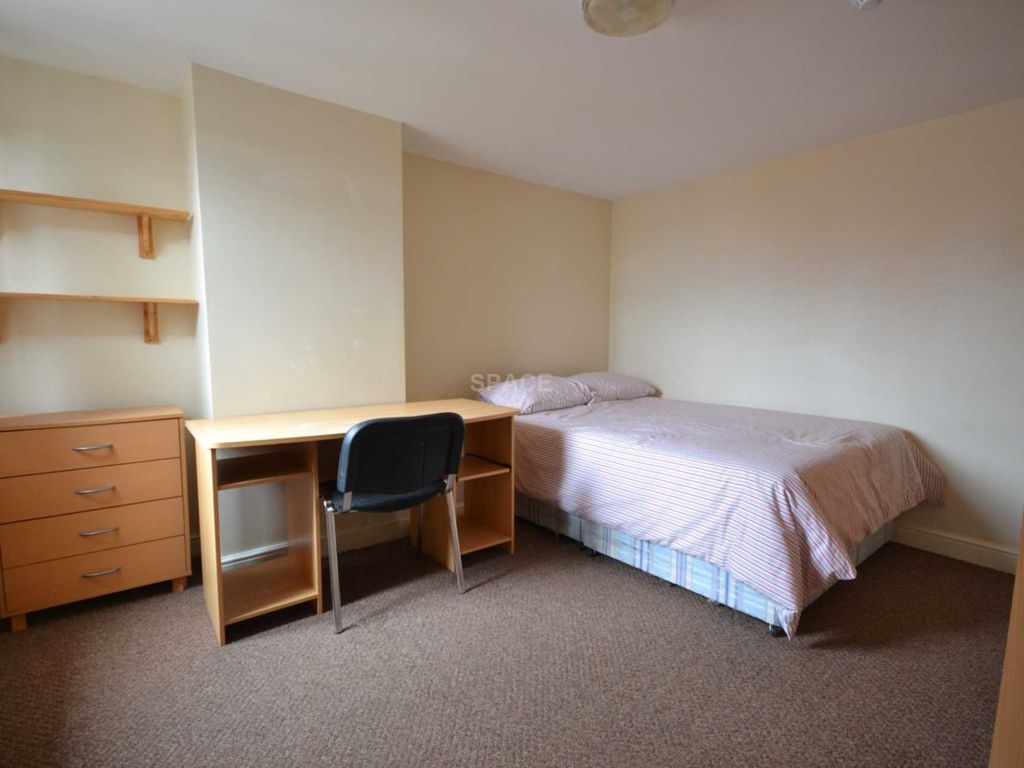 Room to rent in Basingstoke Road, Reading, Berkshire RG2, £475 pcm