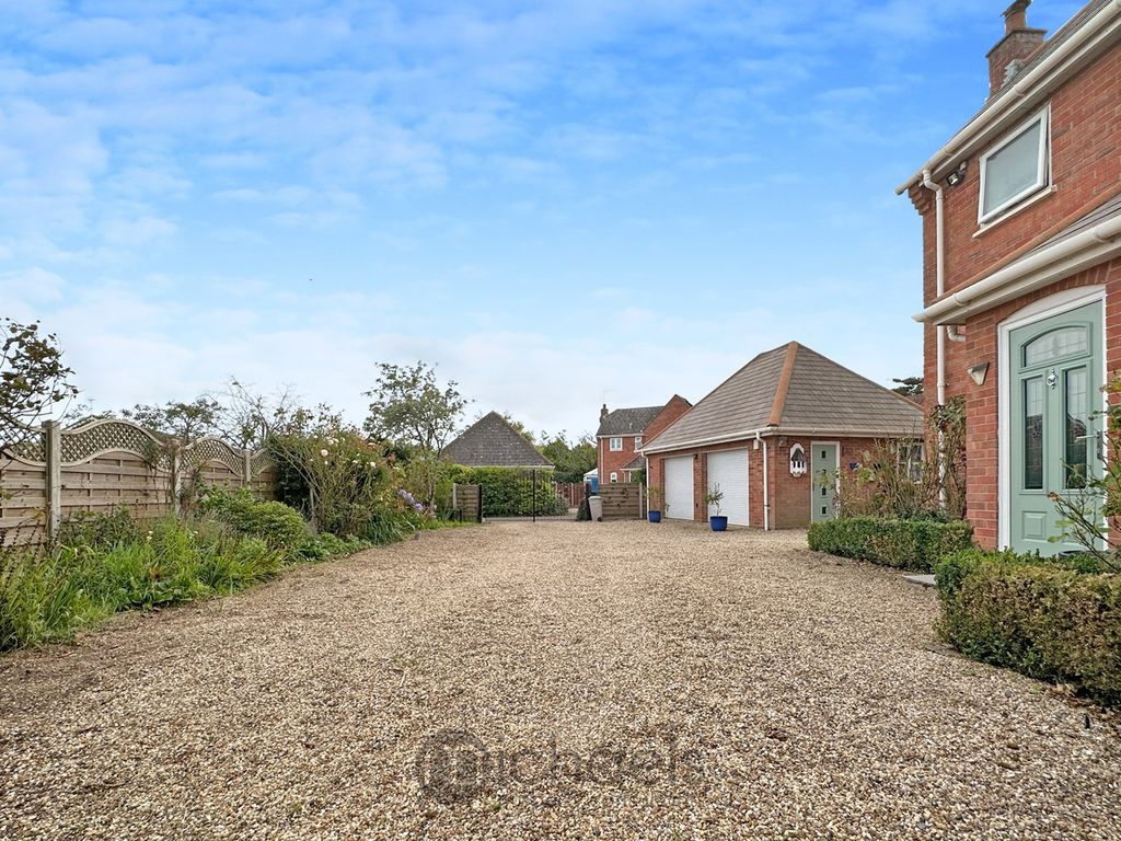 4 bed detached house for sale in The Paddocks, Abberton, Colchester CO5, £550,000