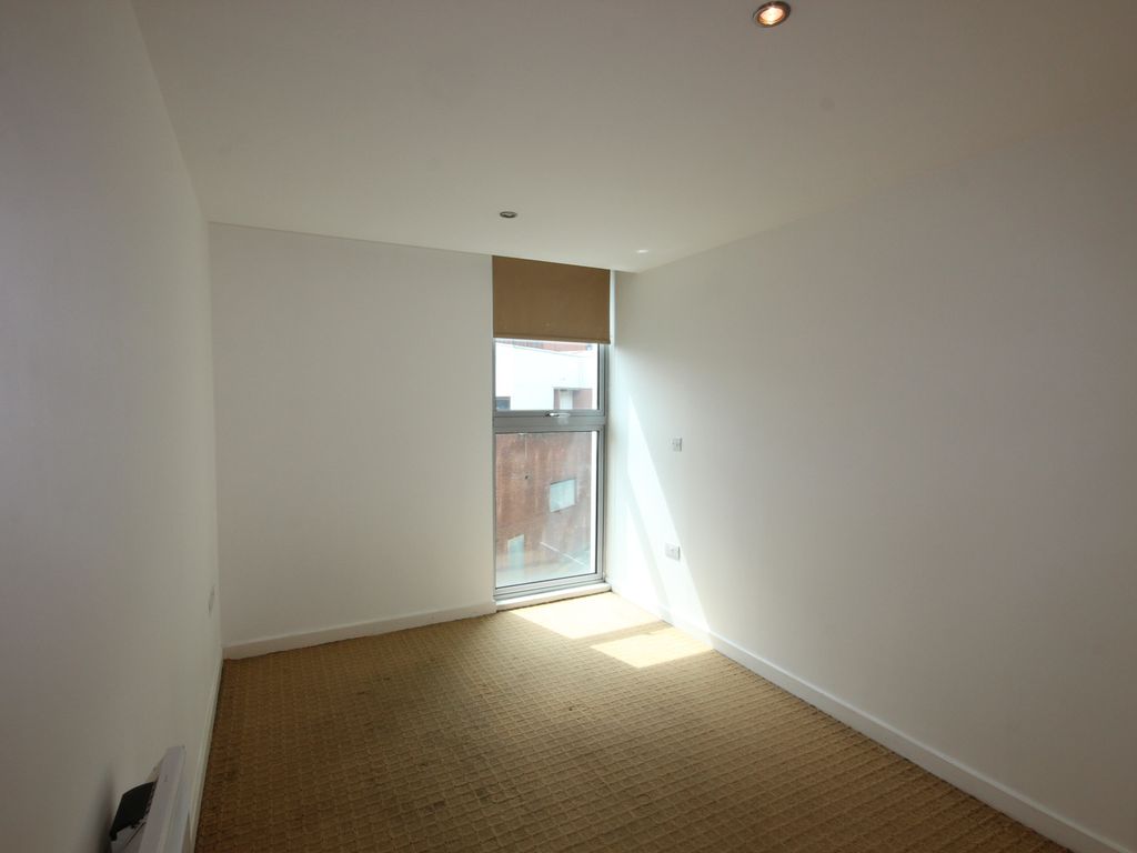 2 bed flat to rent in 4 City Point, 1 Solly Street, Sheffield City Centre S1, £925 pcm
