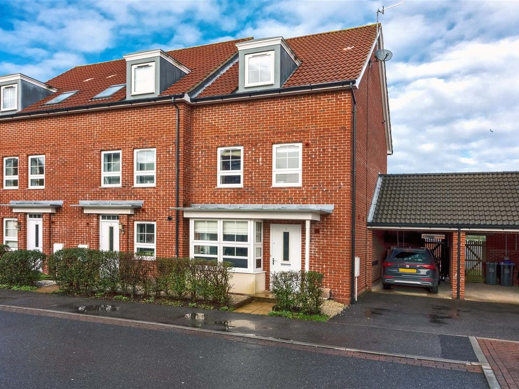 4 bed end terrace house for sale in Overton Road, Worthing BN13, £399,950