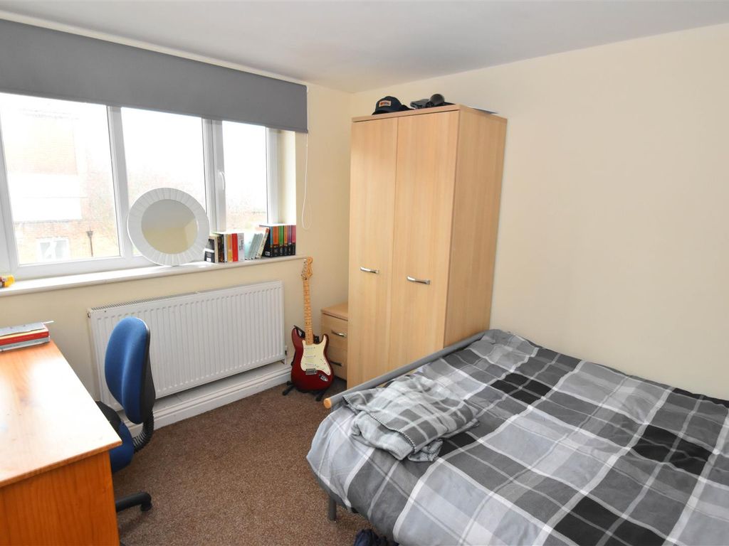 4 bed property to rent in Penleys Grove Street, York YO31, £3,466 pcm