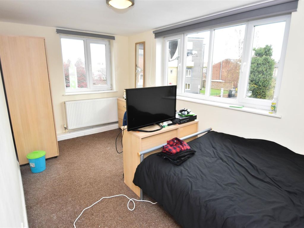 4 bed property to rent in Penleys Grove Street, York YO31, £3,466 pcm