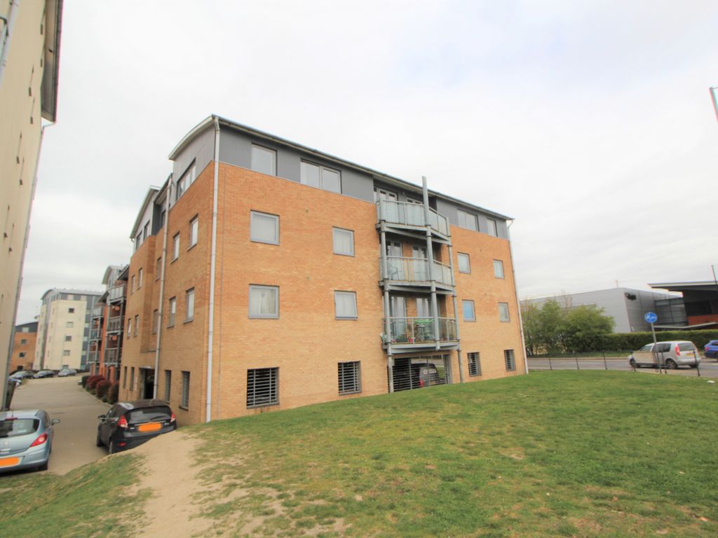 2 bed flat to rent in De Grey Road, Severalls Industrial Park, Colchester CO4, £825 pcm