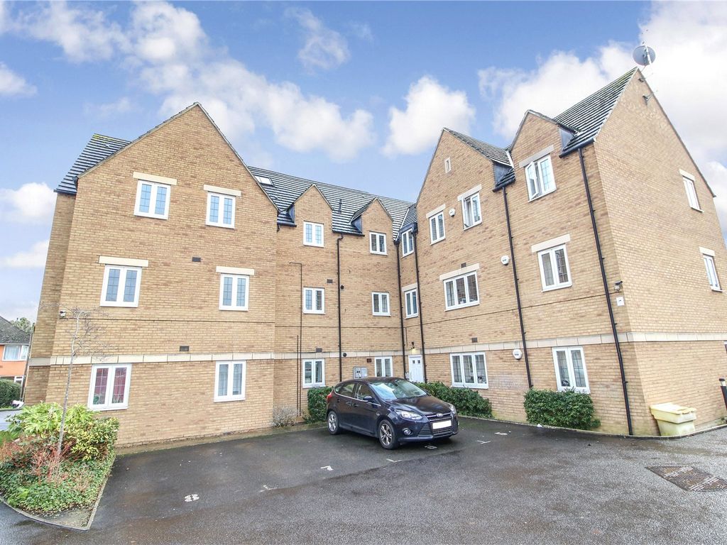 2 bed flat to rent in Acanthus Court, Cirencester GL7, £895 pcm
