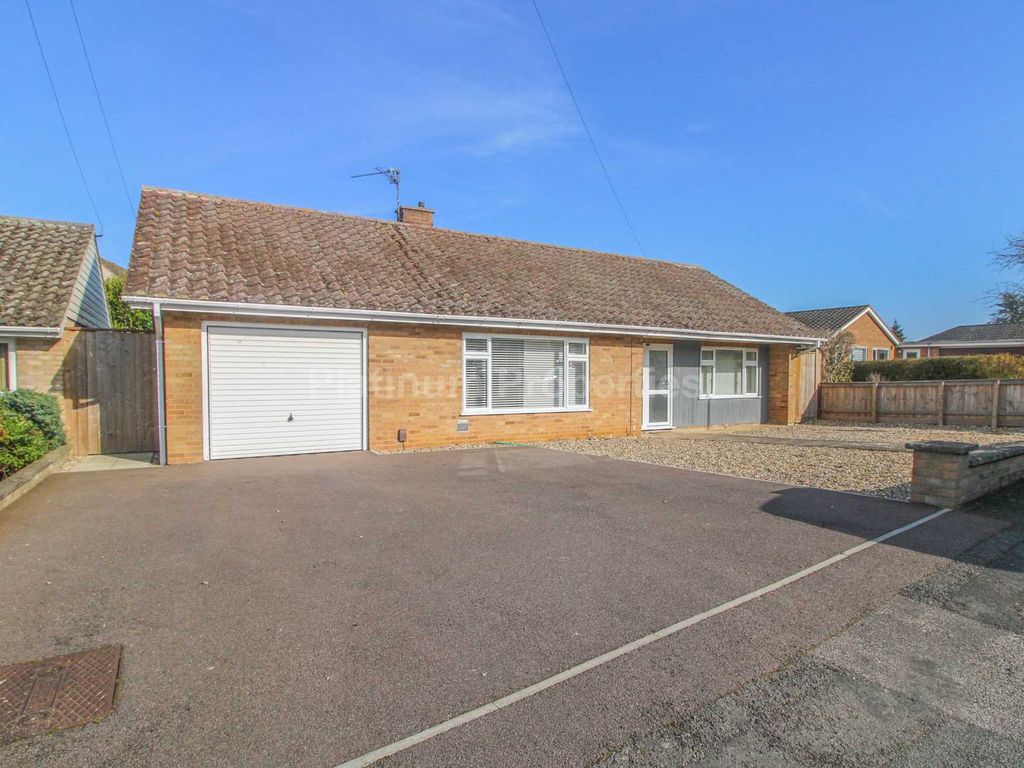 3 bed detached bungalow to rent in St Audrey`S Way, Ely CB6, £1,400 pcm