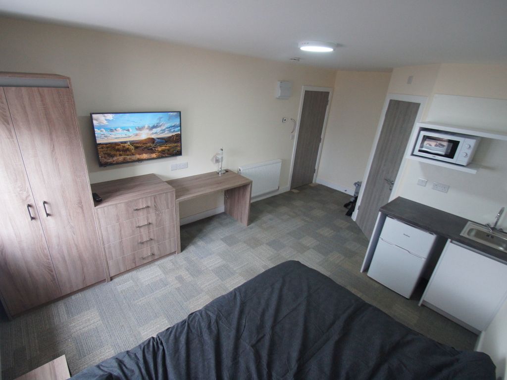 Studio to rent in Clay Lane, Coventry CV2, £625 pcm