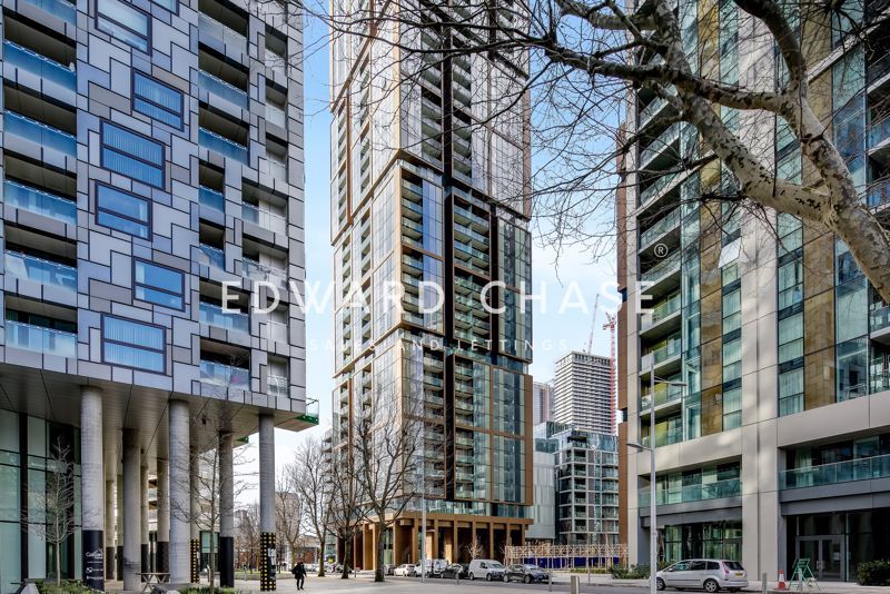 2 bed flat to rent in Maine Tower, Canary Wharf E14, £3,299 pcm