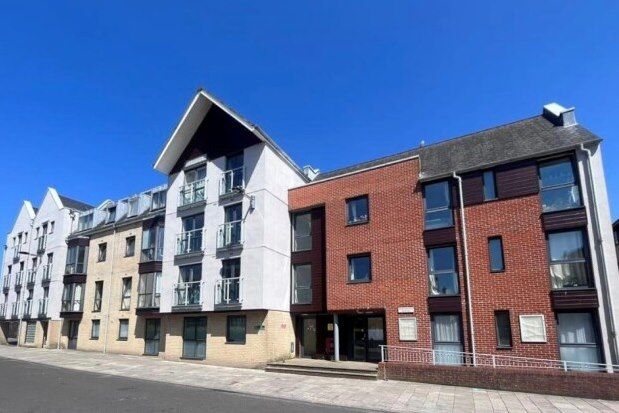2 bed flat to rent in 61 Castle Way, Southampton SO14, £1,100 pcm