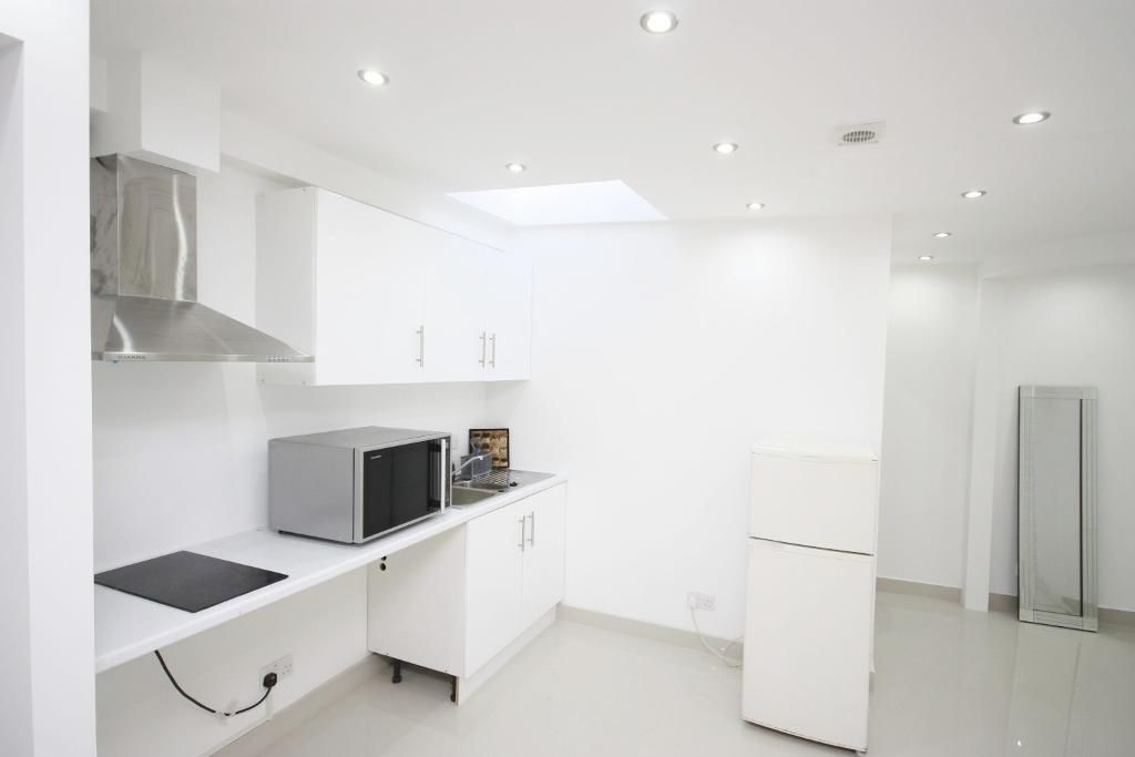 Studio to rent in St Andrews Road, East Acton, London W3, £1,350 pcm