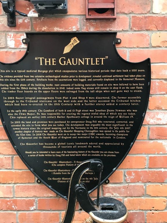Retail premises to let in The Gauntlet, Glastonbury, Somerset BA6, £6,000 pa