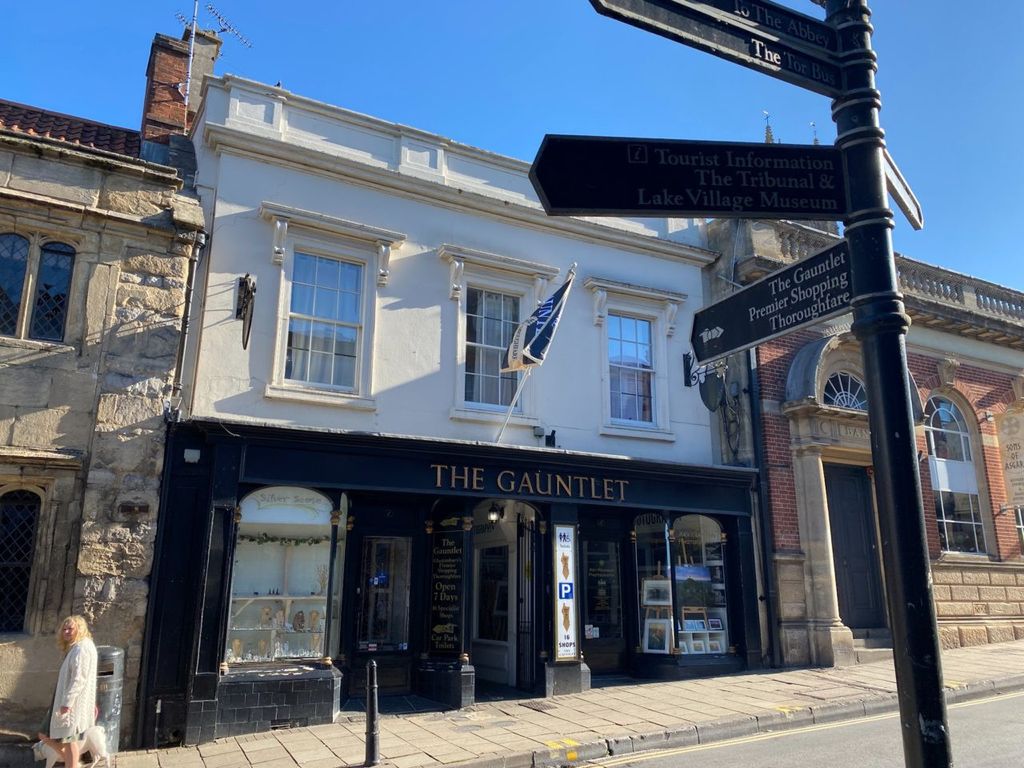 Retail premises to let in The Gauntlet, Glastonbury, Somerset BA6, £6,000 pa