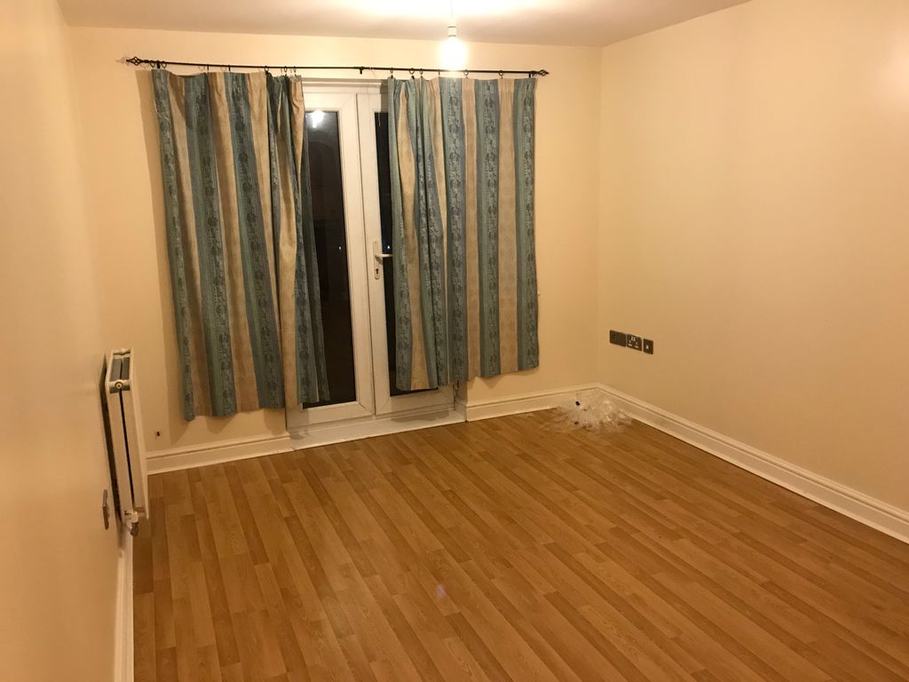 2 bed flat to rent in Station Road, Barnet EN5, £1,450 pcm