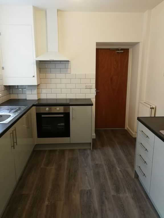 Room to rent in Quay Street, Ammanford SA18, £400 pcm