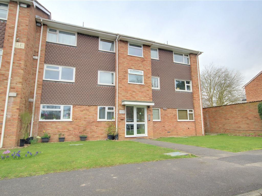 2 bed flat to rent in Dorchester Court, Liebenrood Road, Reading, Berkshire RG30, £1,250 pcm