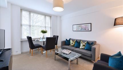 1 bed flat to rent in Hill Street, London W1J, £3,012 pcm