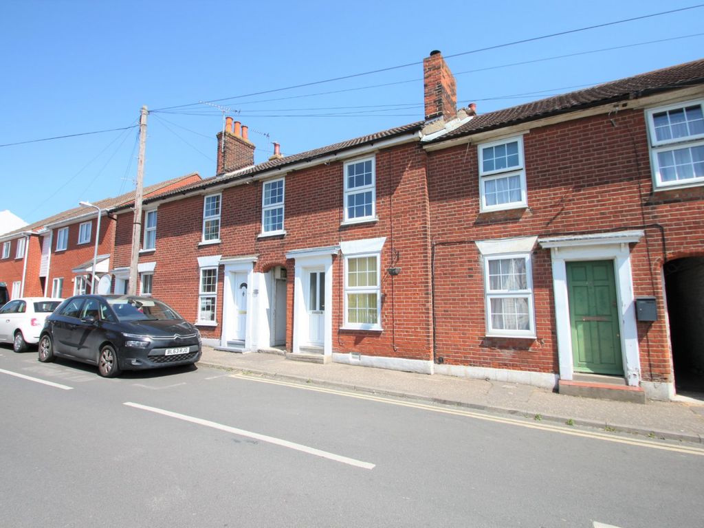 3 bed terraced house to rent in New Street, Brightlingsea, Essex CO7, £950 pcm