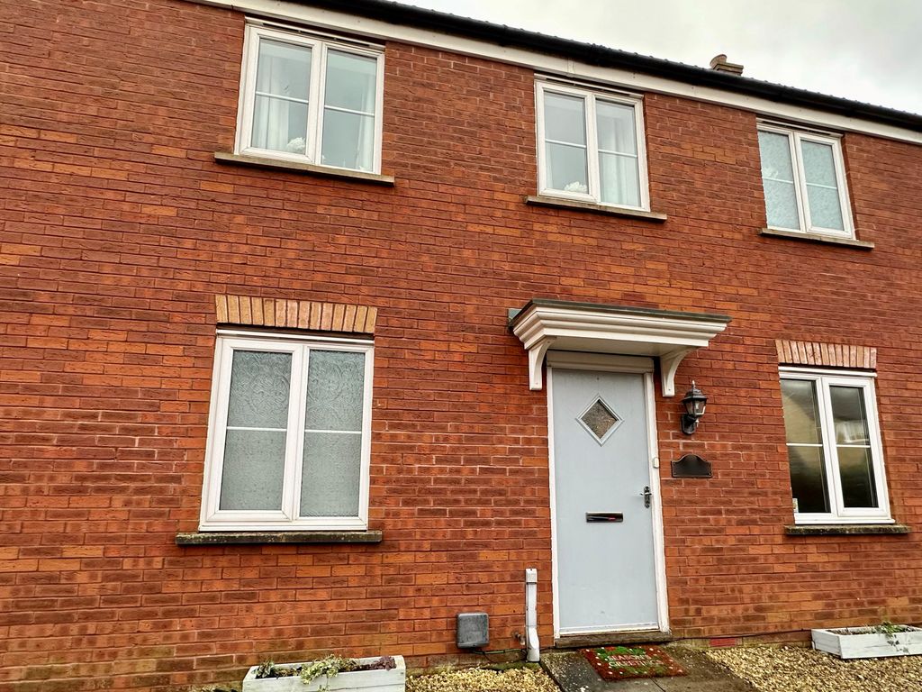 3 bed end terrace house to rent in The Badgers, Weston Super Mare BS22, £1,350 pcm