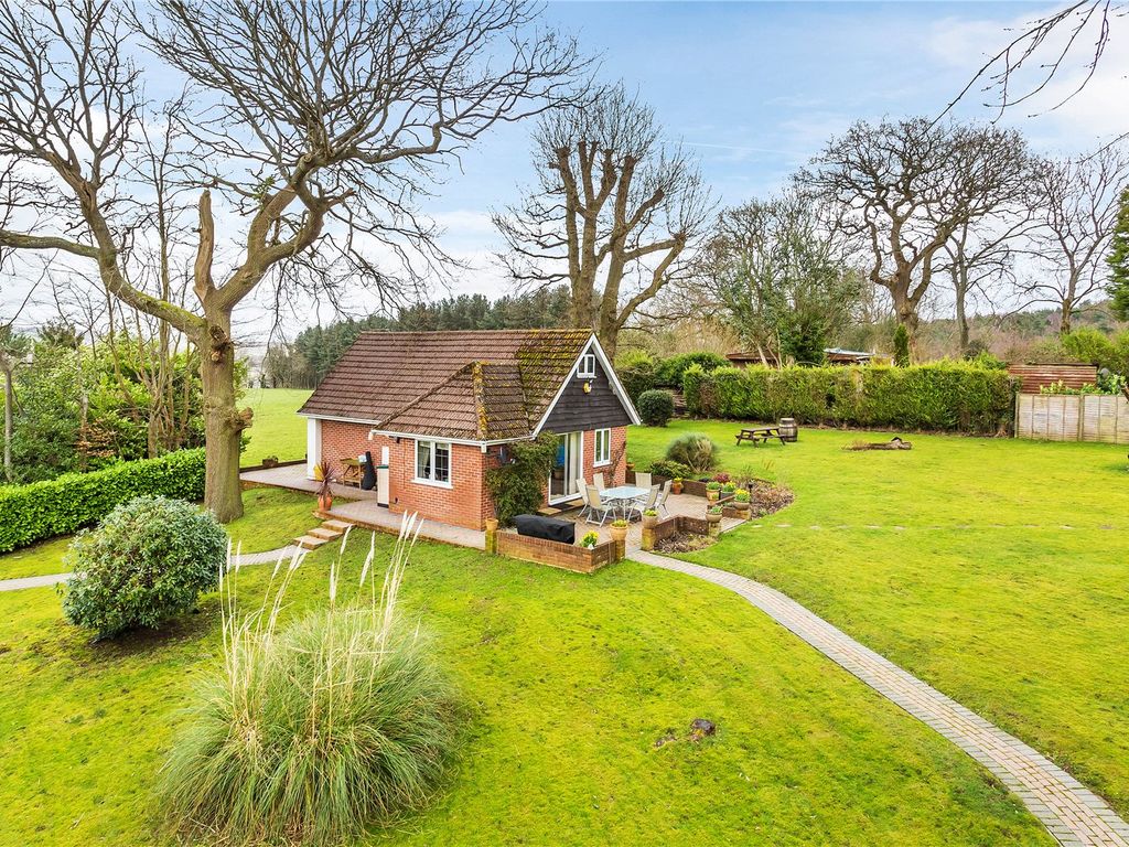2 bed detached house for sale in Hosey Hill, Westerham, Kent TN16, £650,000