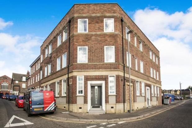 2 bed flat to rent in Duke Street, Luton LU2, £1,100 pcm