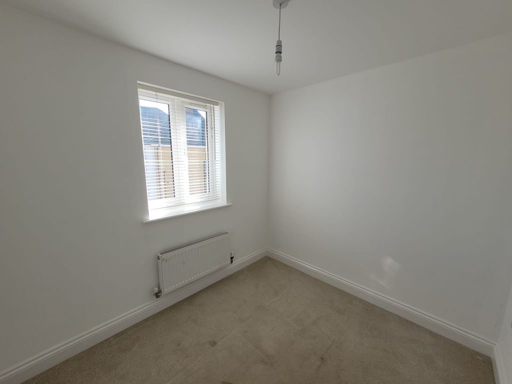 2 bed flat to rent in William Stuart Drive, Repton Park, Ashford TN23, £1,090 pcm