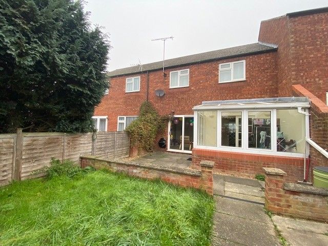 2 bed terraced house to rent in Wantage Close, Wing, Leighton Buzzard LU7, £1,100 pcm