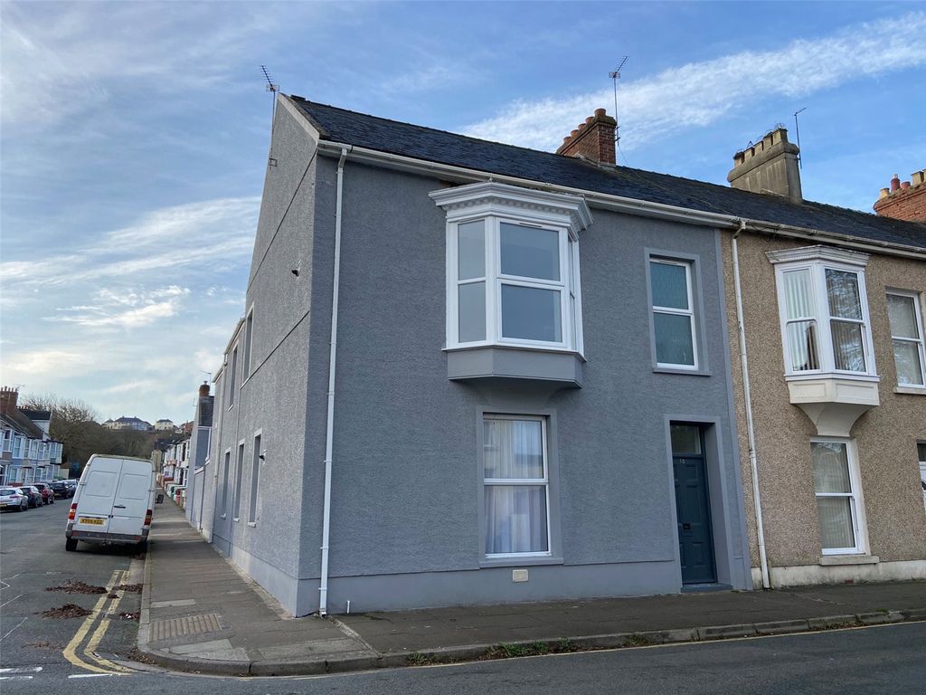 1 bed property to rent in Flat 3, Apley Terrace, Pembroke Dock, Pembrokeshire SA72, £550 pcm