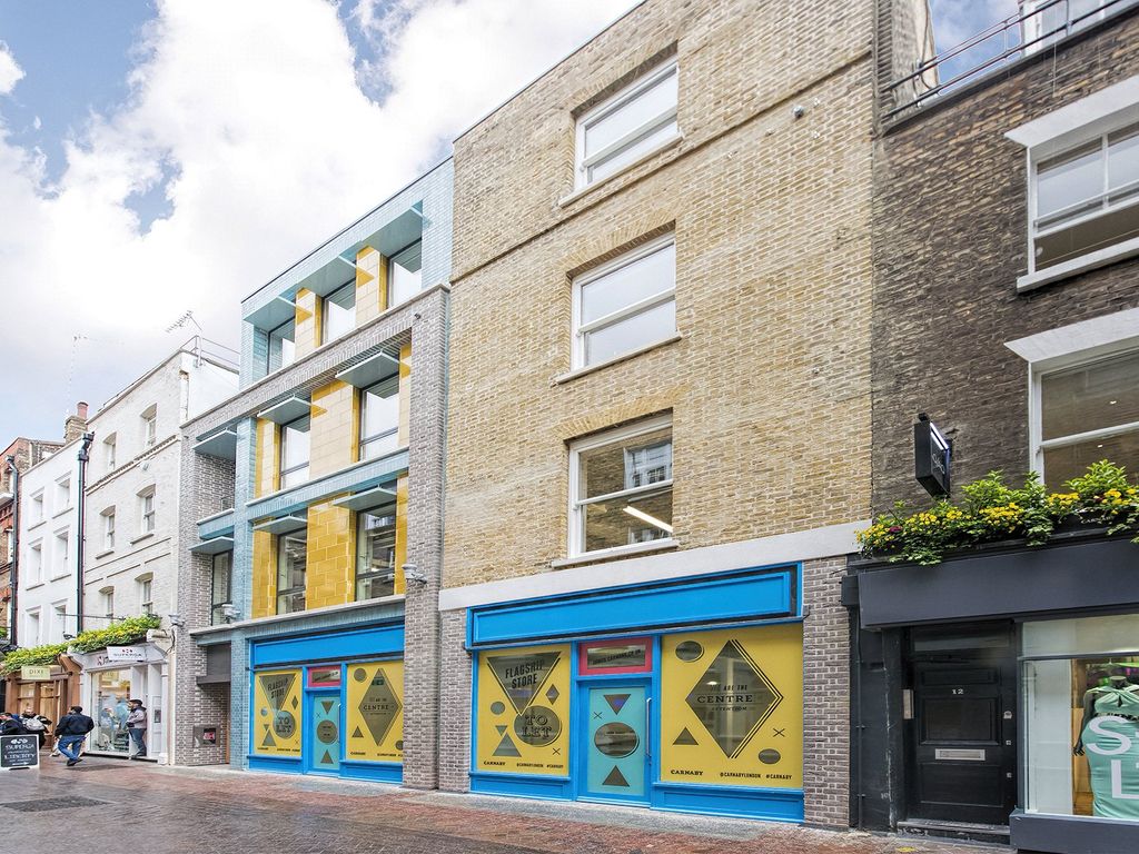 1 bed flat to rent in Fouberts Place, Soho W1F, £3,012 pcm