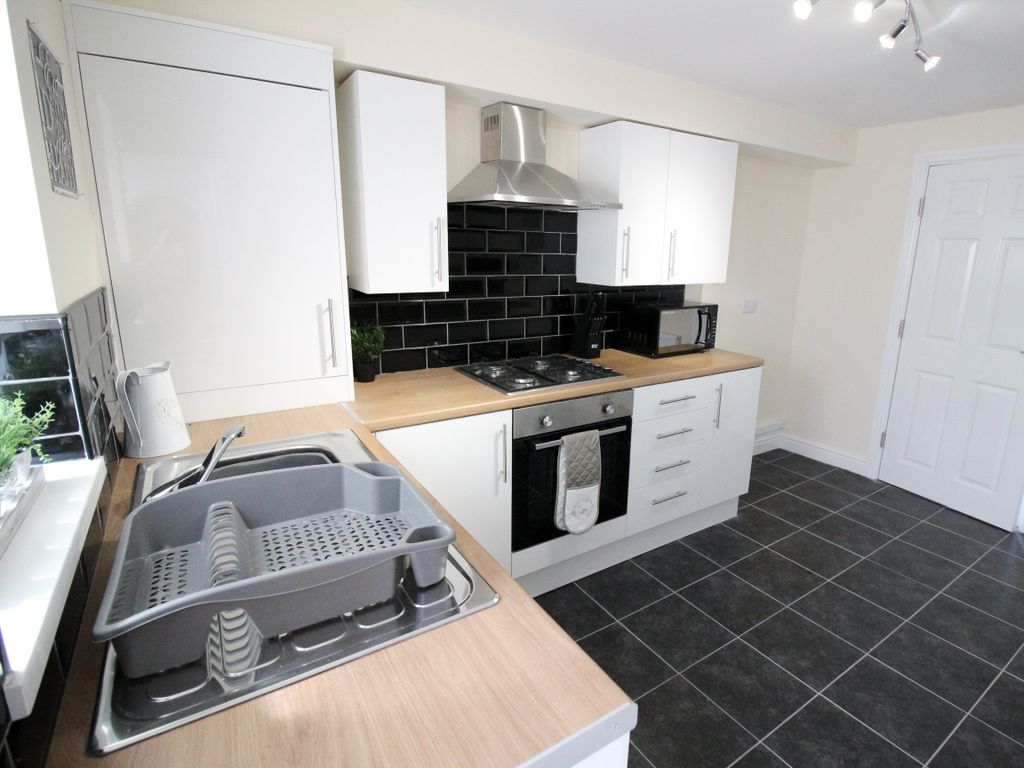 Room to rent in Grasmere Road, Carcroft DN6, £520 pcm