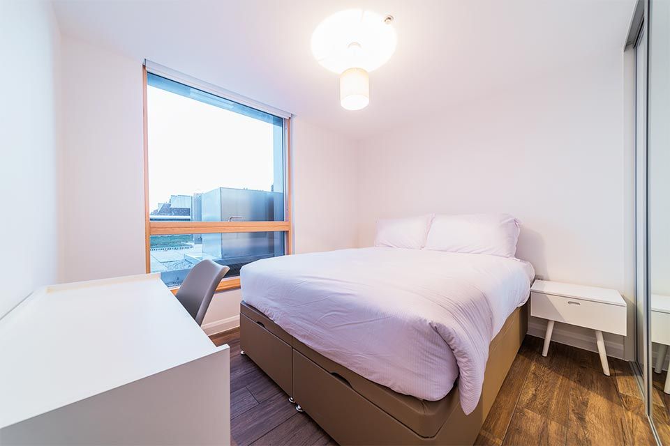 1 bed flat to rent in Queen Street, Maidenhead, Berkshire SL6, £1,400 pcm