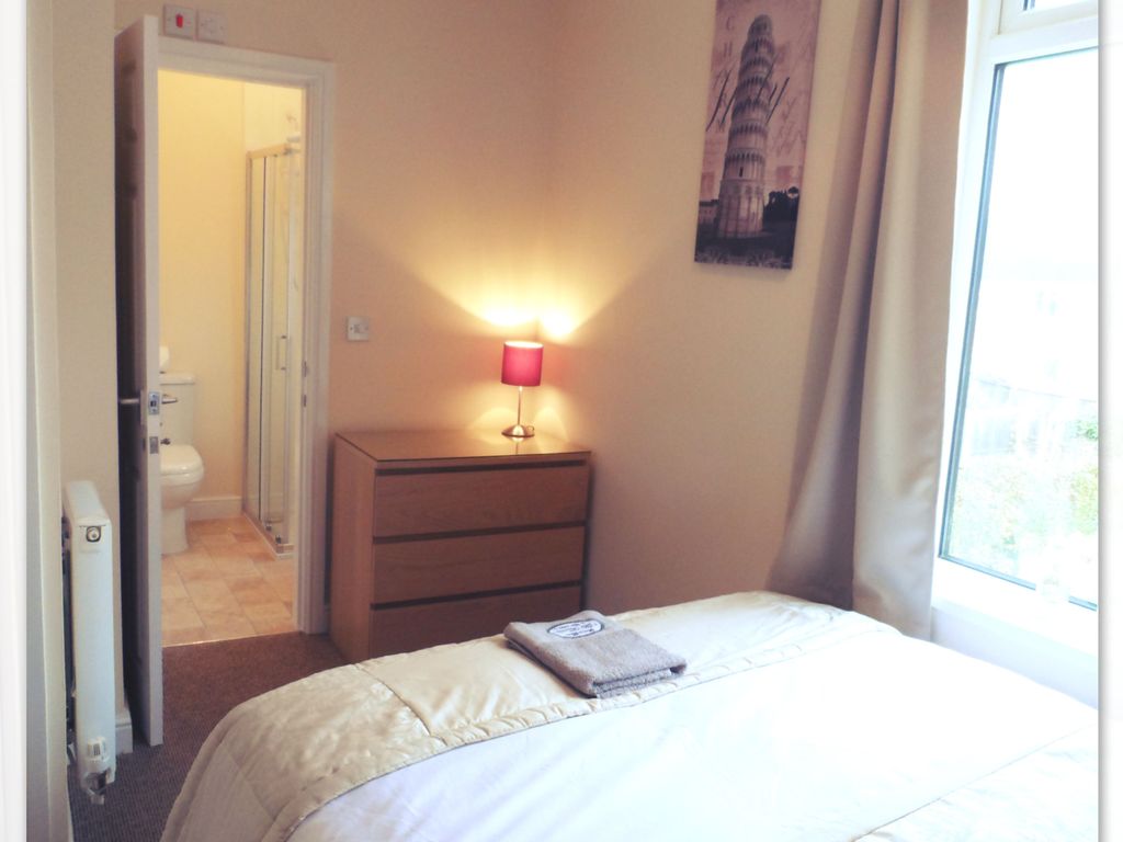 Room to rent in Rosedale Road, Bentley DN5, £498 pcm