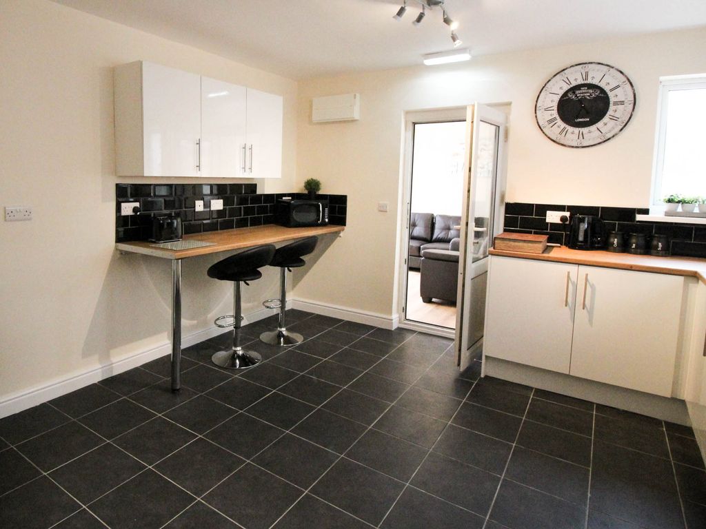 Room to rent in Woodlands Road, Woodlands, Doncaster DN6, £542 pcm