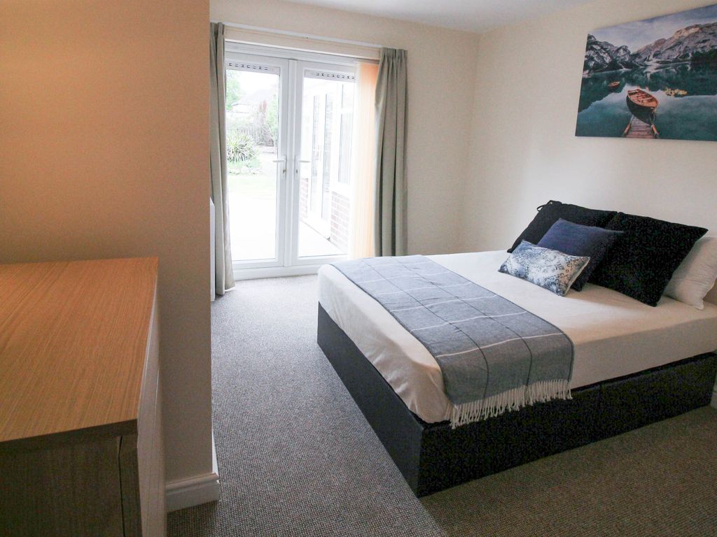 Room to rent in Woodlands Road, Woodlands, Doncaster DN6, £542 pcm