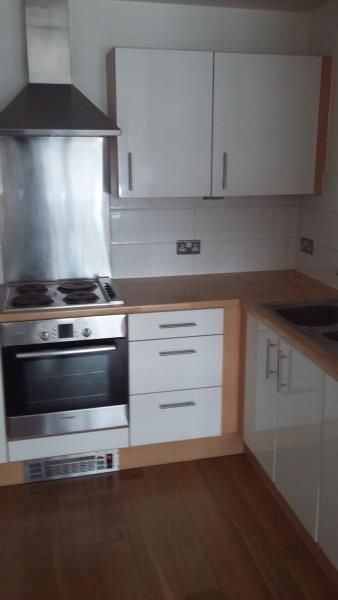 1 bed flat to rent in Meridian Plaza, Bute Terrace, Cardiff CF10, £1,300 pcm