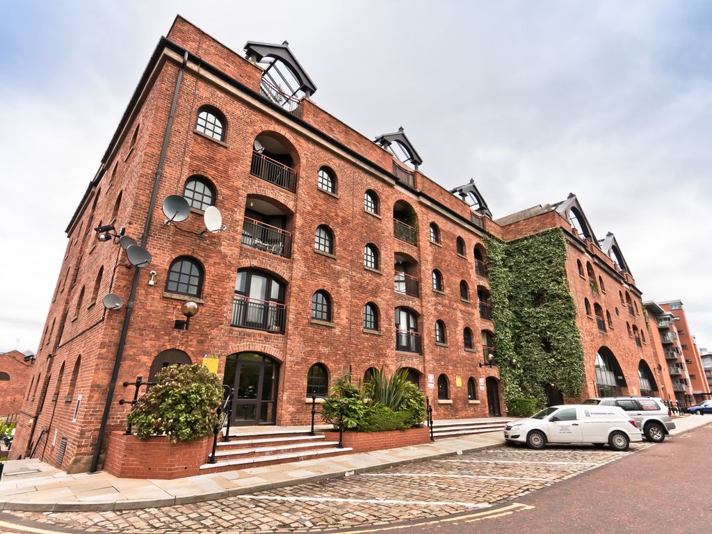2 bed flat to rent in Castle Quay, Manchester M15, £2,600 pcm