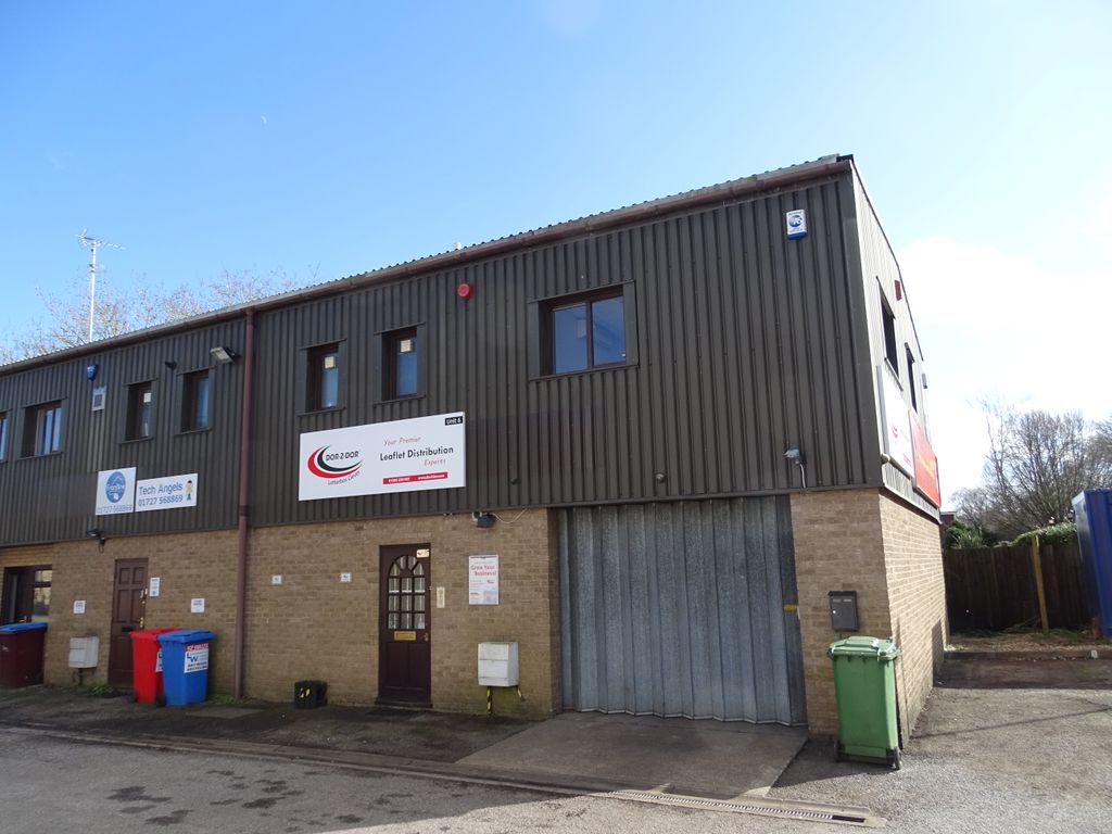 Warehouse to let in 40 Coldharbour Lane, Harpenden AL5, £18,500 pa