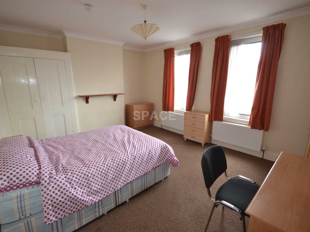 Room to rent in Basingstoke Road, Reading, Berkshire RG2, £550 pcm