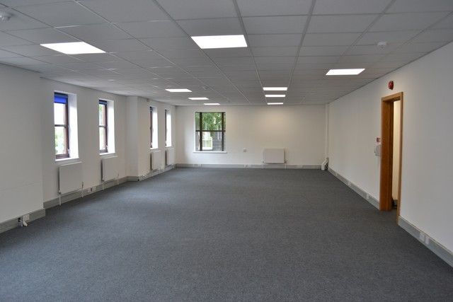 Office to let in Market Square, Alton GU34, Non quoting