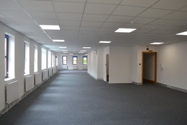 Office to let in Market Square, Alton GU34, Non quoting