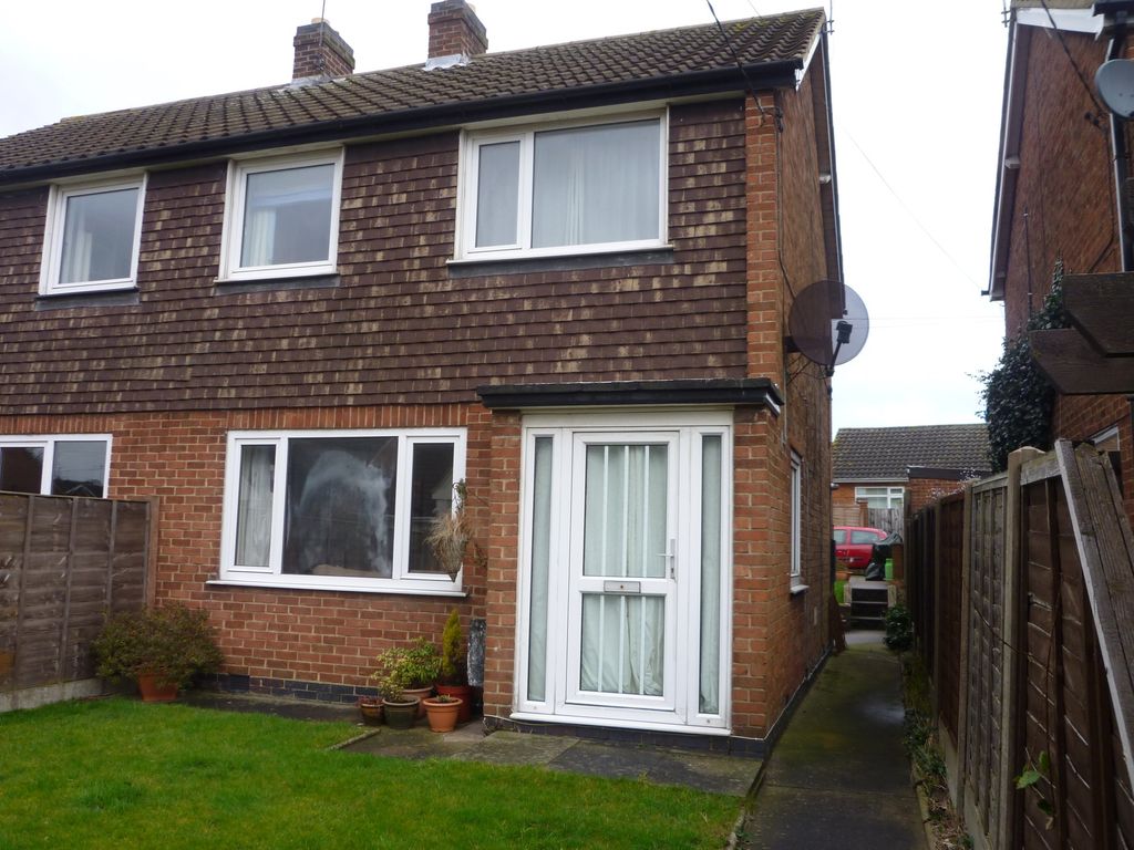 3 bed semi-detached house to rent in Sandhills Close, Belton, Loughborough LE12, £895 pcm
